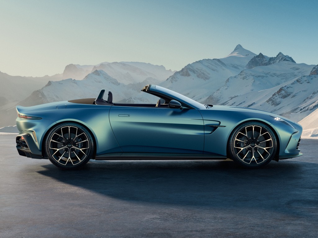 Aston Martin Vantage Roadster (Automatic)